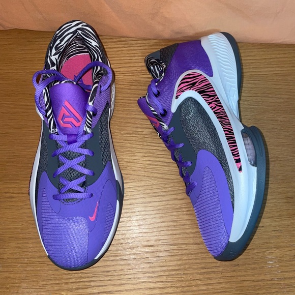 Zoom Freak 4 Size 9.5 basketball shoes - Picture 3 of 5